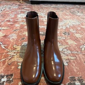 Everlane Leather Chelsea Boots